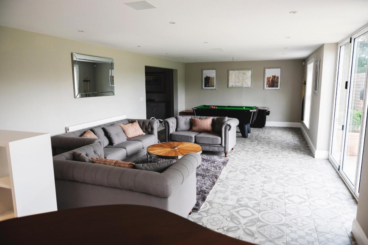 Large Country House - Hot Tub - Pool Table - Bbq - 5 Bedrooms - Log Burner Three Legged Cross Kültér fotó