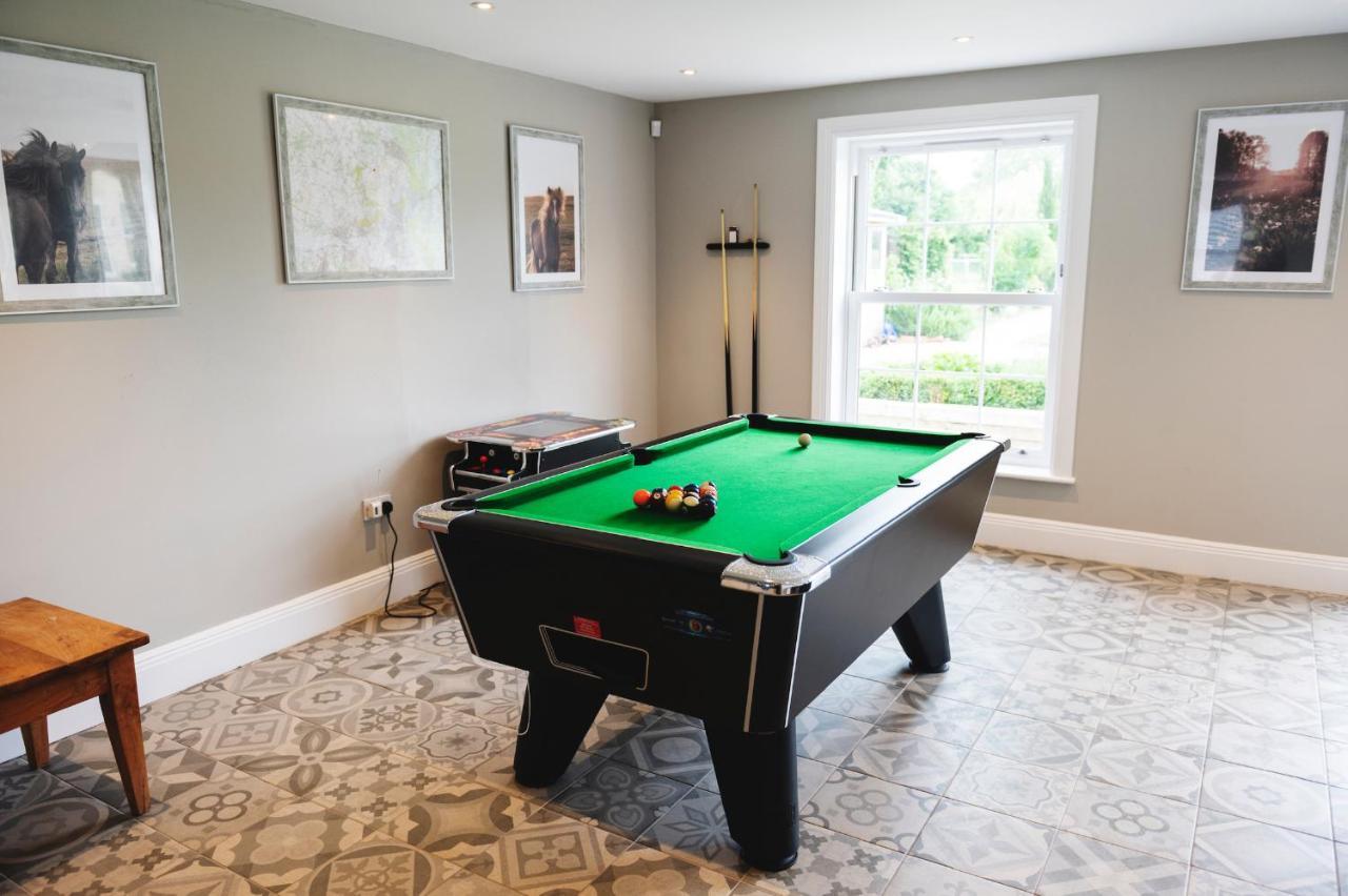 Large Country House - Hot Tub - Pool Table - Bbq - 5 Bedrooms - Log Burner Three Legged Cross Kültér fotó